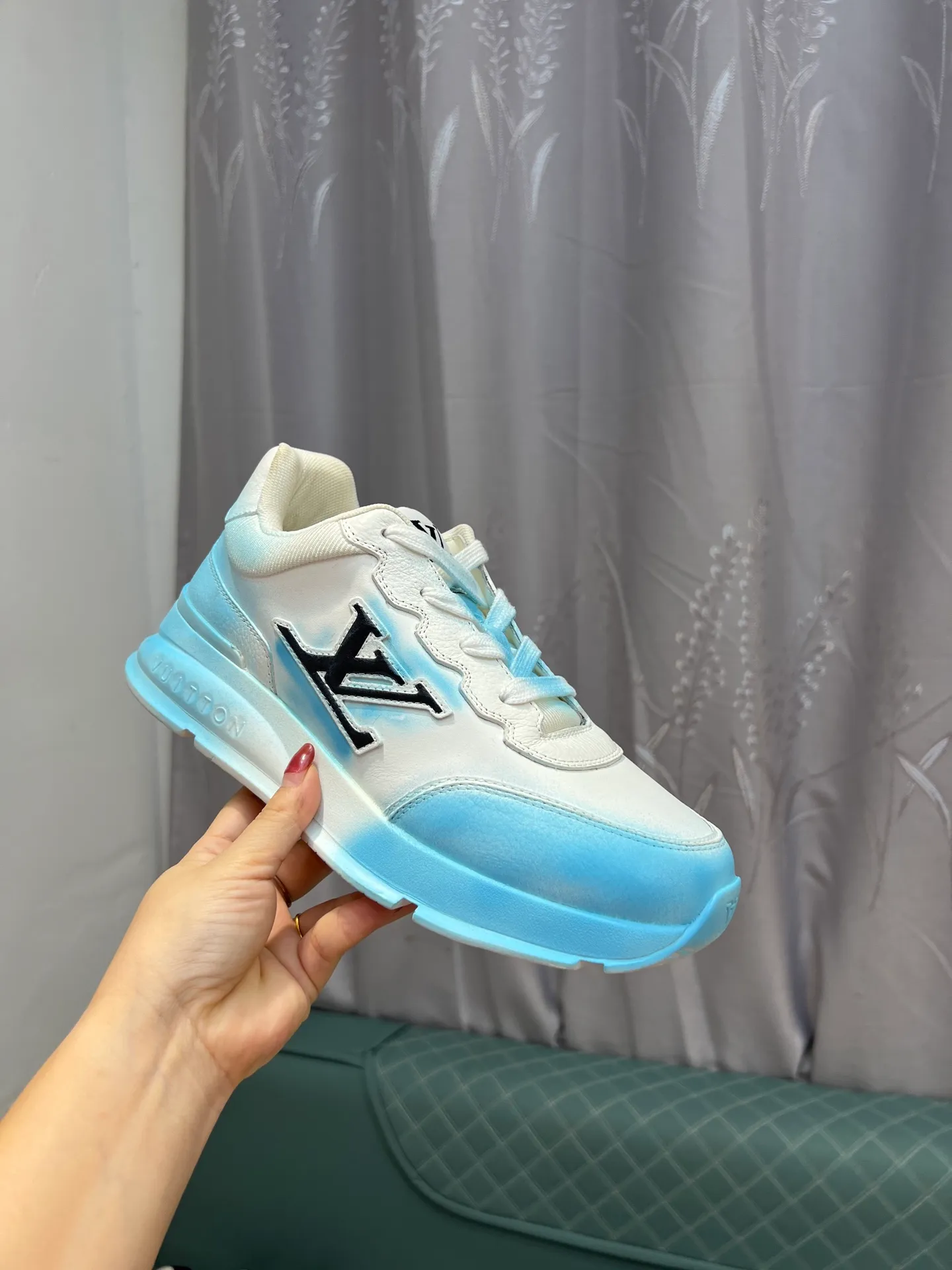 Men's shoes 💰760 LV | Louis Vuitton 2025𝐬𝐬 Spring and summer new styles, couples' models, men's models come out first. The counter focuses on the latest casual shoes. Hard goods are new🆕 ❥Purchase level! Full of high-end feel! A popular model among bloggers at home and abroad, it’s retro and fashionable and looks amazing on your feet! Wear a lot of happiness! Mainly recommended model on the official website★ ▪️Upper: Original custom-made imported calfskin fabric ▪️Inner lining: breathable gauze imported from Italy ▪️Outsole: rubber foam ➕tpu high-end outsole ▪️Shoe size: 36-44 (customized for 45 and 46)